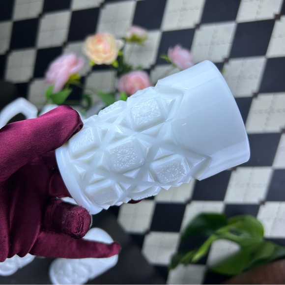 Moon & Stars Milk Glass Pitcher and 3 Tumblers Set L.E. Smith Vintage Luxury - Picture 6 of 7